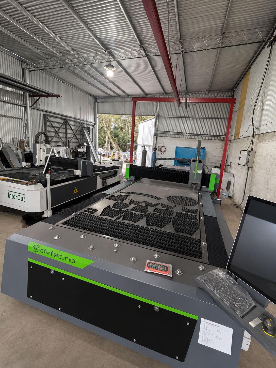 Láser CNC 3000W incorporado en 2026